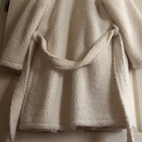 White Robe - Picture 4 of 4